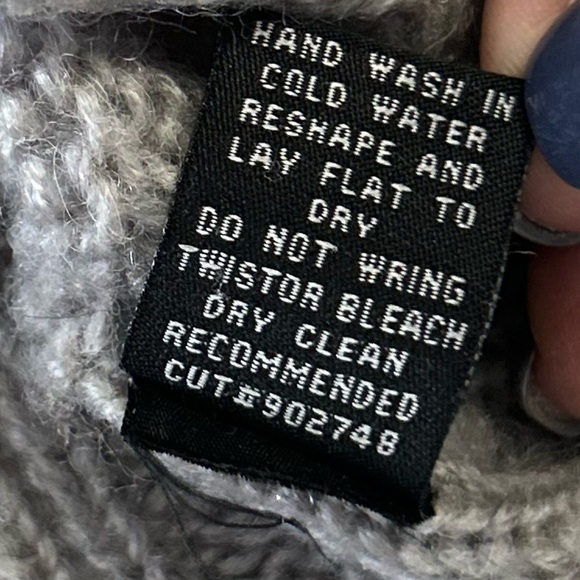 BCBG Max Azaria Wool Blend Oversized Layering Sweater in Gray. Size L/XL. - Picture 8 of 8